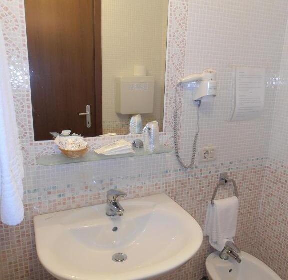 غرفة عائلية, Garnì Bartabel