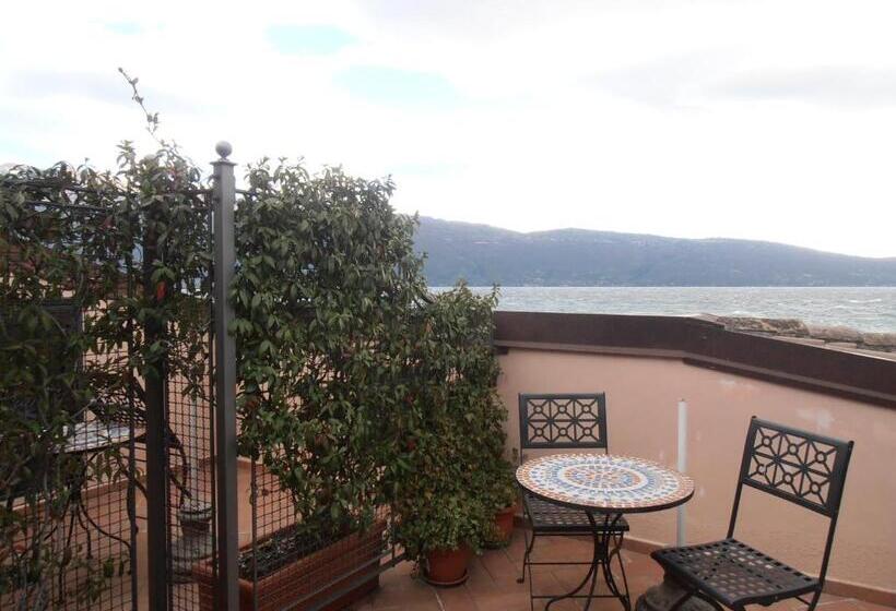 غرفة قياسية مطلّة علي البحيرة, Garnì Bartabel