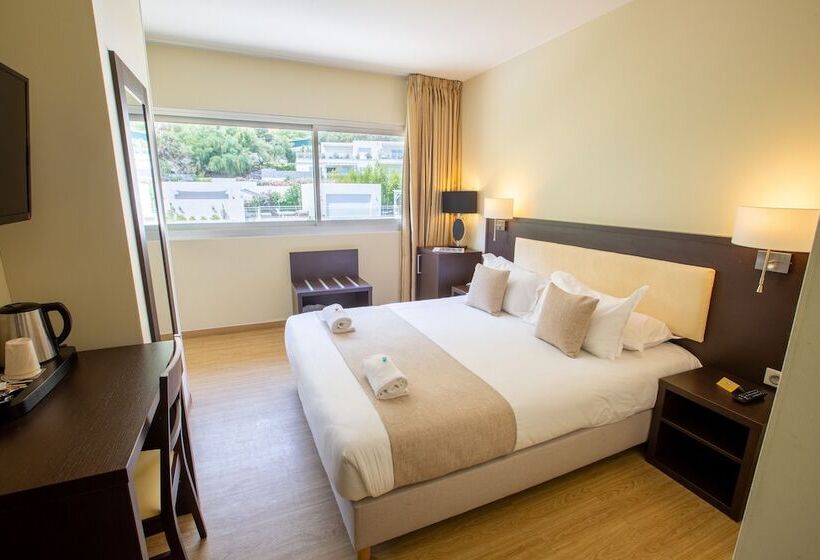 コネクティングルーム（家族用）。, La Pinede