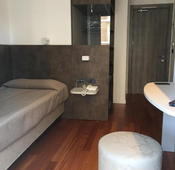 Номер Стандарт Индивидуальный, Italy