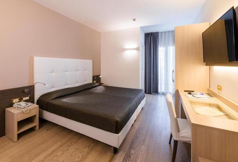 Номер Стандарт Трехместный, Italy