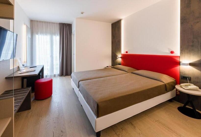 Номер Стандарт Трехместный, Italy