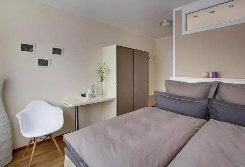 スタンダードルーム, Klein & Fein, Appartement Und Zimmervermietung