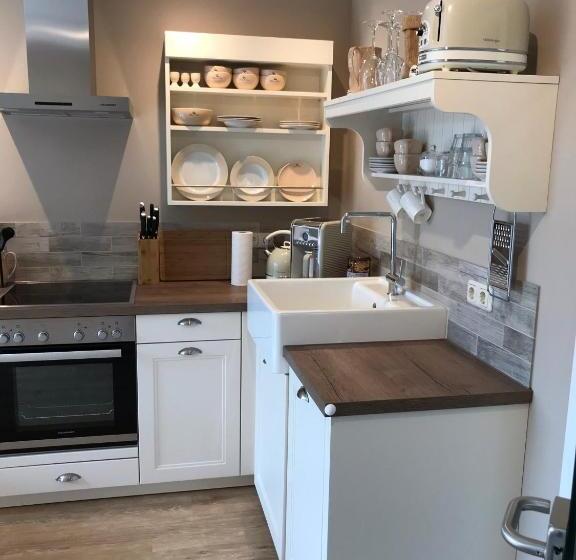 Апартаменты 1 Спальня с Балконом, Klein & Fein, Appartement  Und Zimmervermietung
