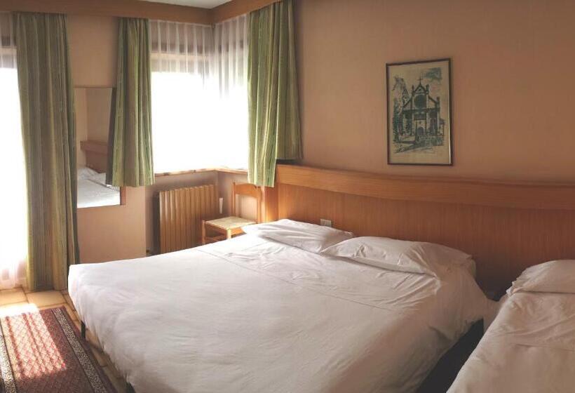 اتاق استاندارد سه نفره, La Baita