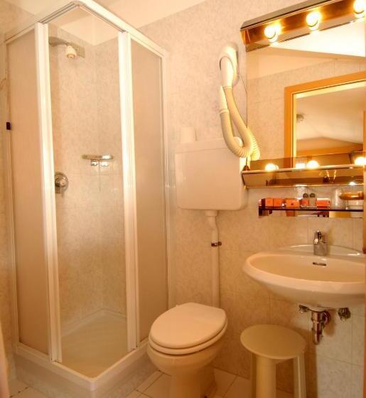 اتاق استاندارد سه نفره, La Baita