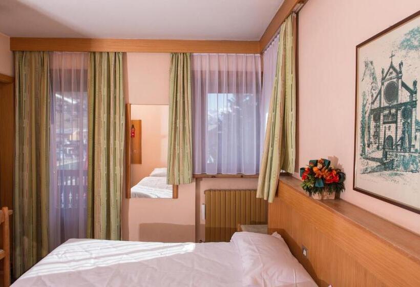 اتاق استاندارد سه نفره, La Baita