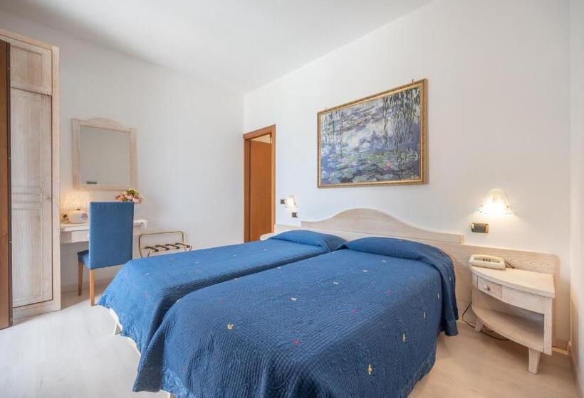 이코노미 룸, Laguna