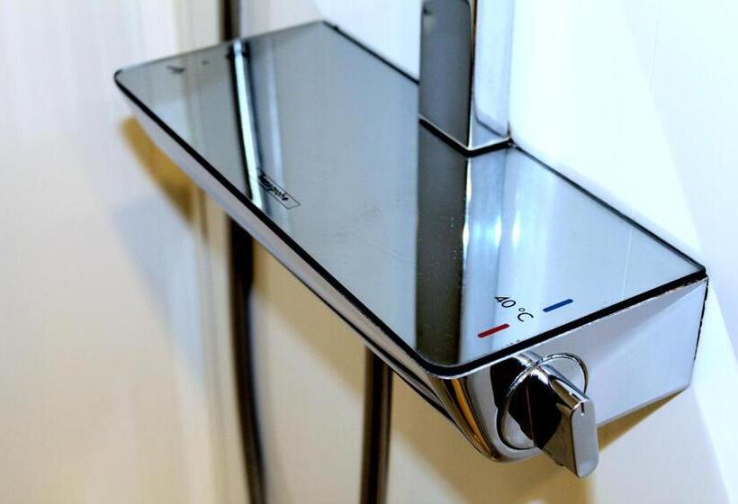 غرفة قياسية ثلاثية, Nox Lancaster Gate