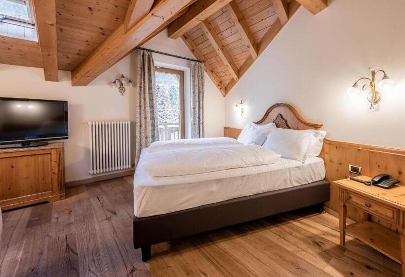 غرفة قياسية ثلاثية, Ravelli Luxury Spa