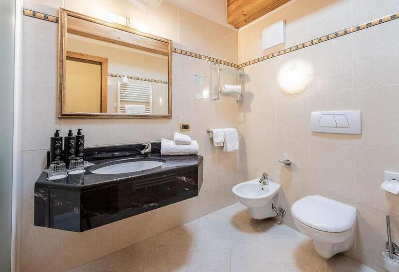 غرفة قياسية ثلاثية, Ravelli Luxury Spa