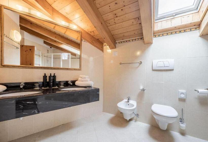 غرفة قياسية رباعية, Ravelli Luxury Spa