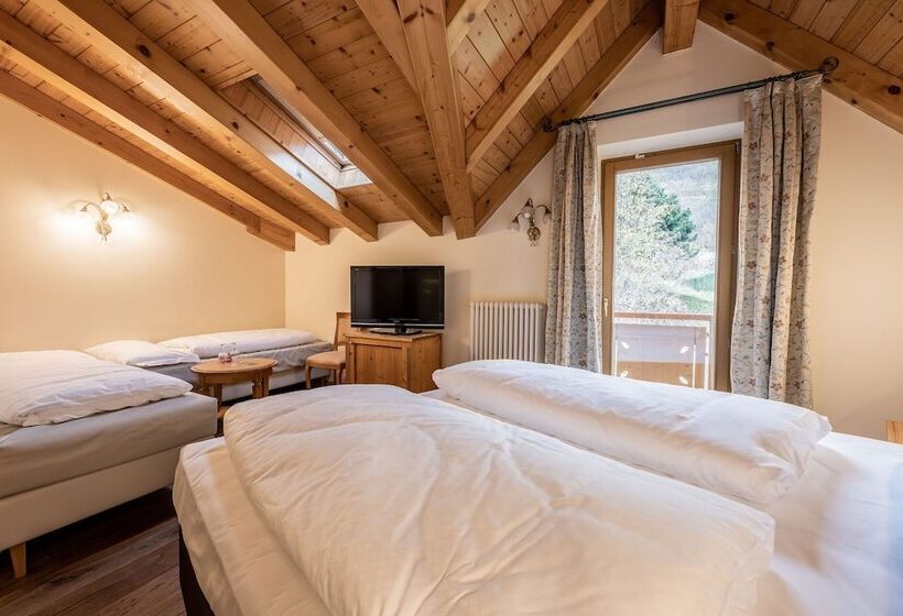 غرفة قياسية رباعية, Ravelli Luxury Spa