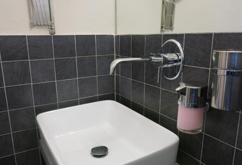 استودیوی لوکس, B&b Quattro Cantoni