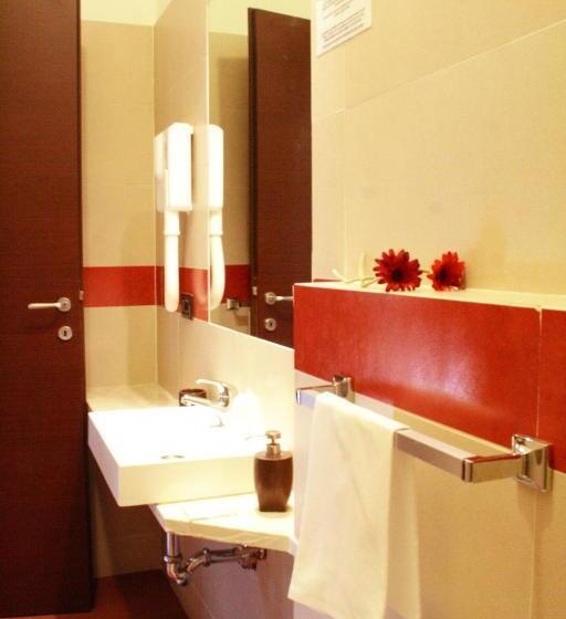 غرفة قياسية, San Max