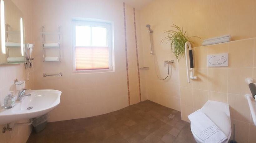 コンフォートルーム, Pension Marlis