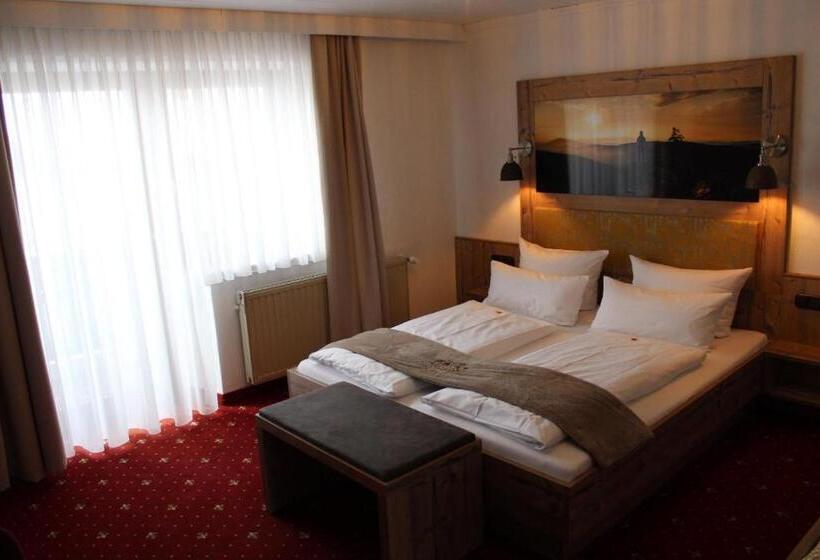 Трехместный Номер Стандарт с Балконом, Bayerische Gastwirtschaft Dimpfl Stadl