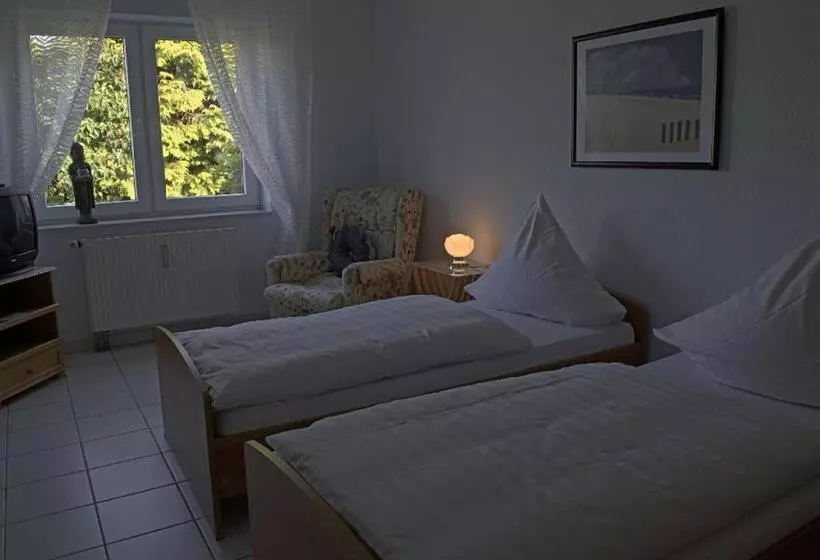 Standard Yhden Hengen Huone, Hilgers