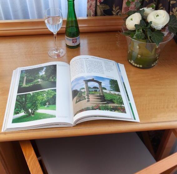 标准单人间, Kress