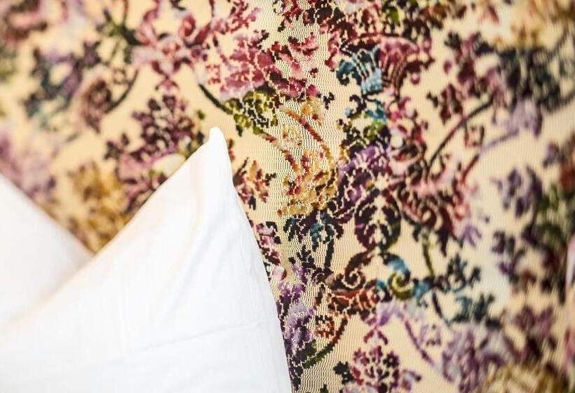 클래식 룸, Menge An Der Schlacht