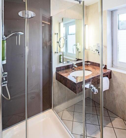 컴포트 룸, Menge An Der Schlacht