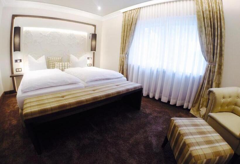 컴포트 룸, Menge An Der Schlacht