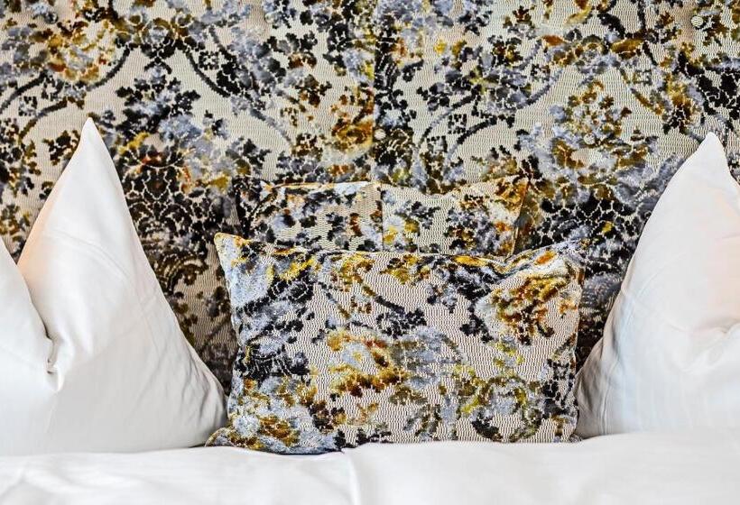 컴포트 룸, Menge An Der Schlacht