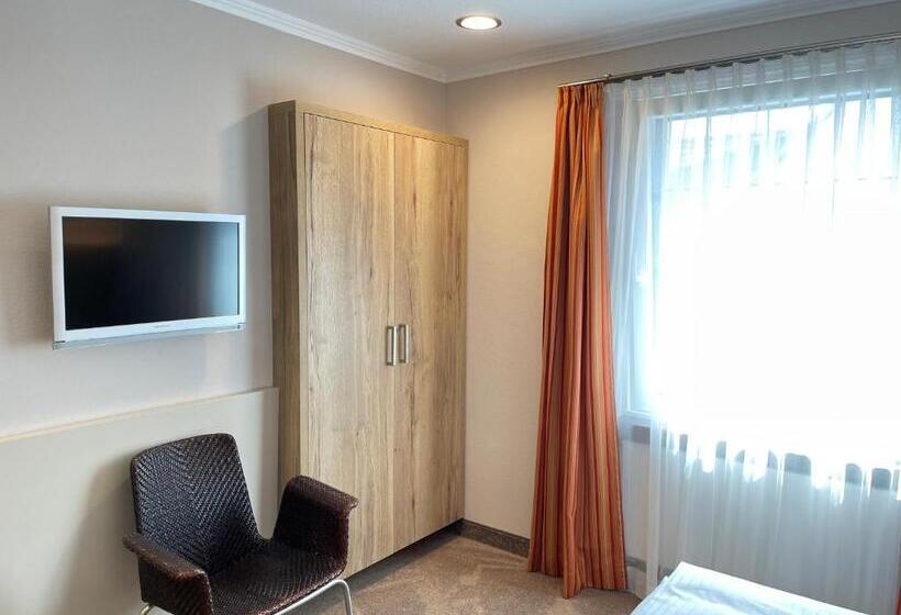 펜트하우스 룸, Menge An Der Schlacht