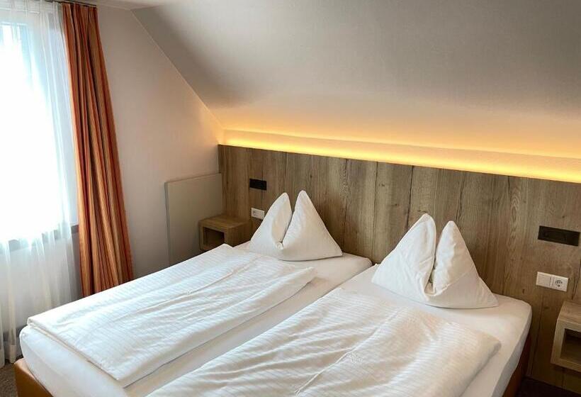 펜트하우스 룸, Menge An Der Schlacht