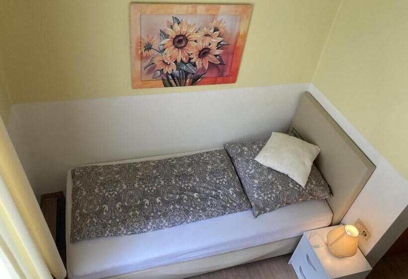 חדר סטנדרט יחיד, Restaurant Zumbusch