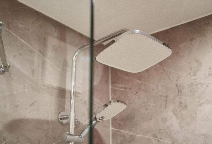 スタンダードシングルルーム, Zu Den Drei Kronen