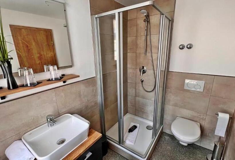 スタンダードルーム, Zu Den Drei Kronen