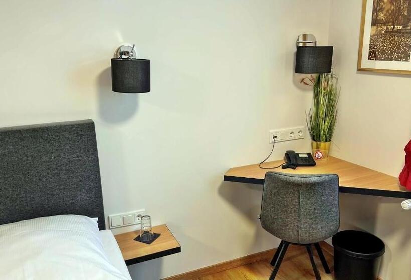 スタンダードルーム, Zu Den Drei Kronen