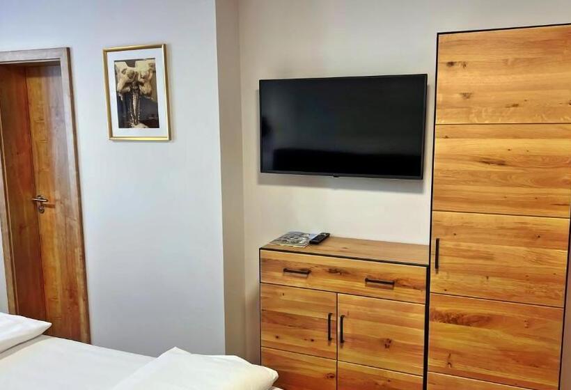 スタンダードルーム, Zu Den Drei Kronen