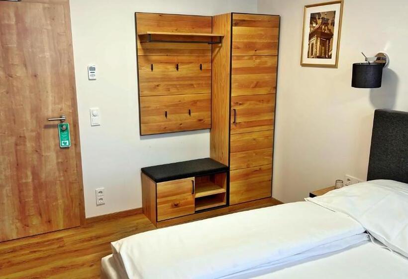 スタンダードルーム, Zu Den Drei Kronen