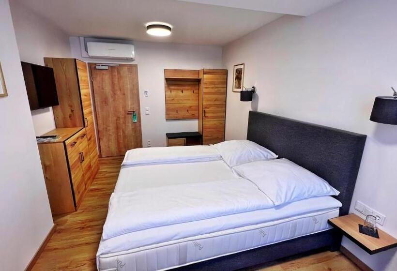 スタンダードルーム, Zu Den Drei Kronen