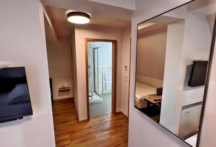 ファミリールーム, Zu Den Drei Kronen