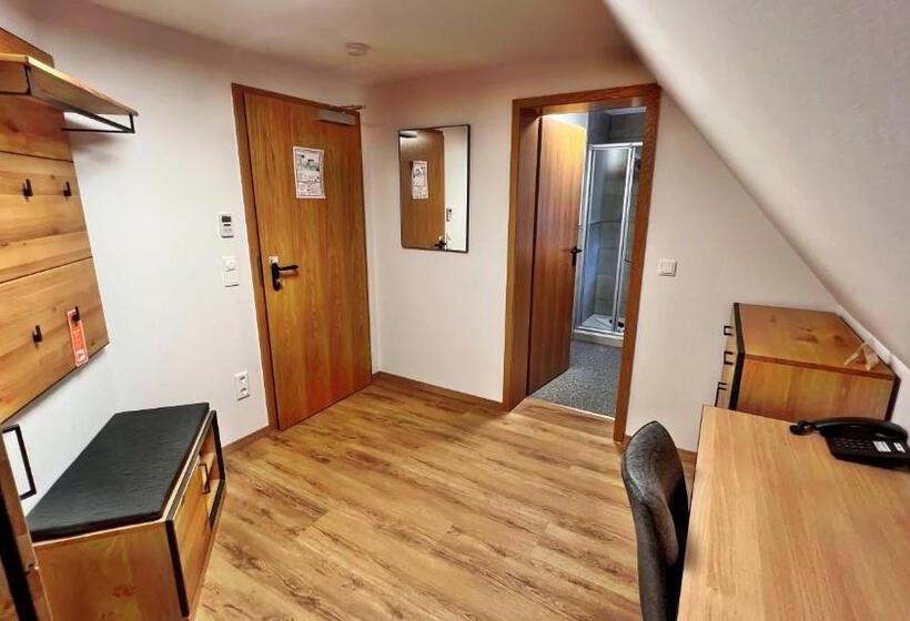 ファミリールーム, Zu Den Drei Kronen