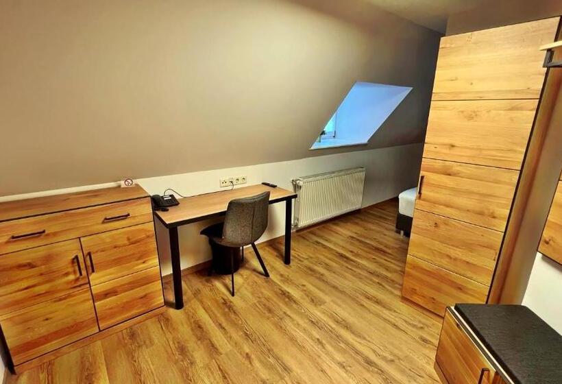 ファミリールーム, Zu Den Drei Kronen