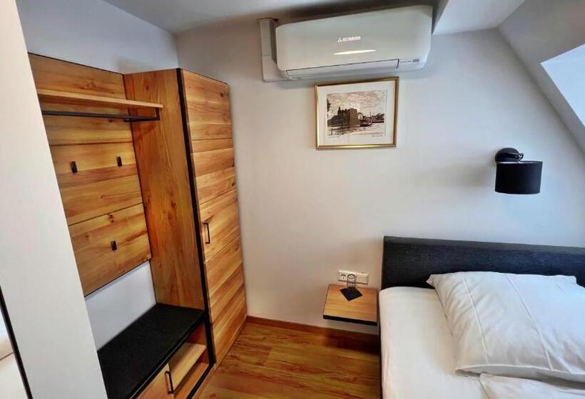 ファミリールーム, Zu Den Drei Kronen