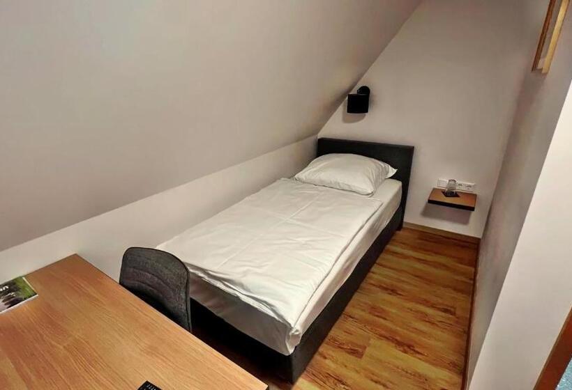 ファミリールーム, Zu Den Drei Kronen