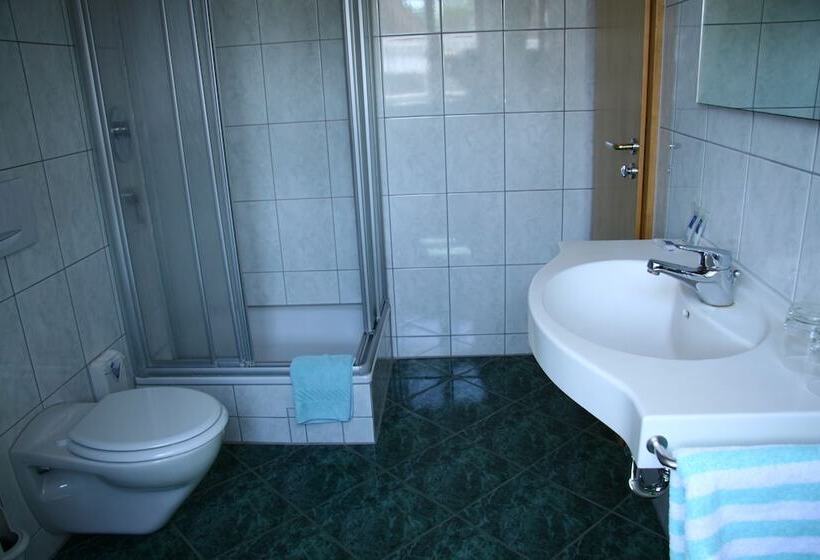 コンフォートルーム, Zur Krone