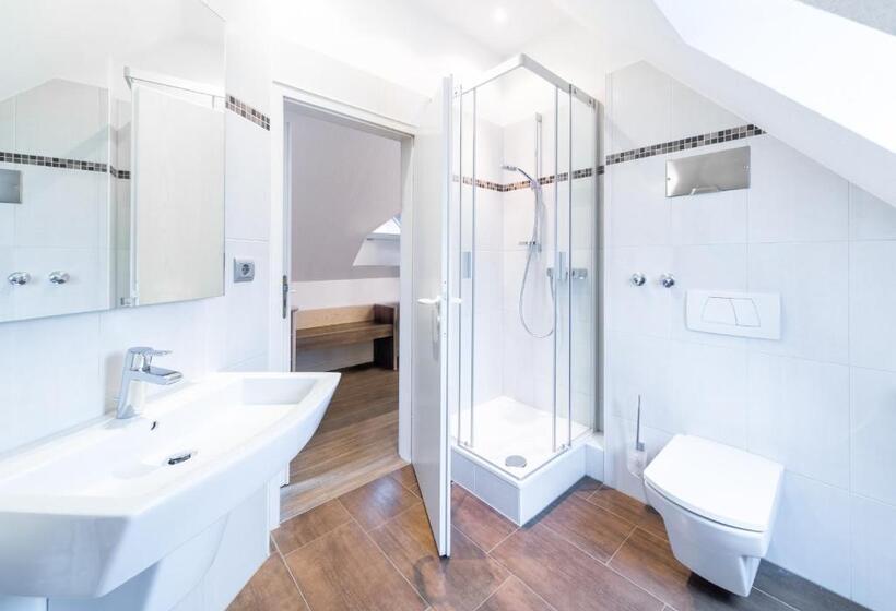 컴포트 싱글 룸, Zur Krone