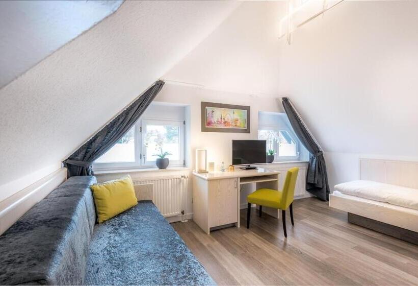 컴포트 싱글 룸, Zur Krone