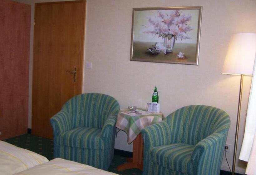 Номер Стандарт Трехместный, Mein Vierjahreszeiten Hotel Garni Superior