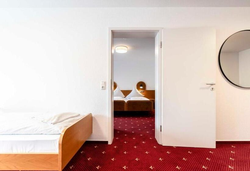 Quarto Triplo Estandar, & Gasthaus Löwen