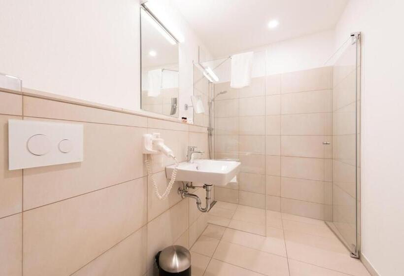 Quarto Estandar, & Gasthaus Löwen