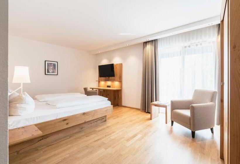 Quarto Estandar para Deficientes Físicos, & Gasthaus Löwen