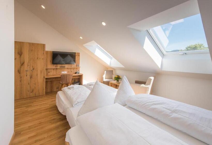 Quarto Quádruplo Clássico, & Gasthaus Löwen