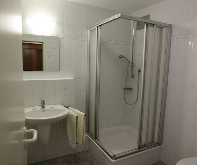 Quarto Estandar, & Gasthaus Löwen